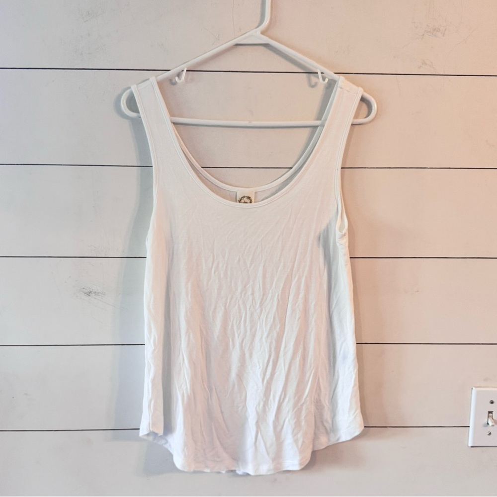 Ivy Sift and Stretchy White Tulip Hem Tank Top Size Large